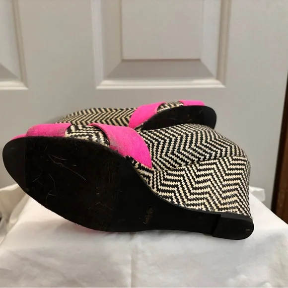 📦Bundle for $5! Just Fab peep toe wedge sandals black cream hot pink size 9.5 - Picture 3 of 5